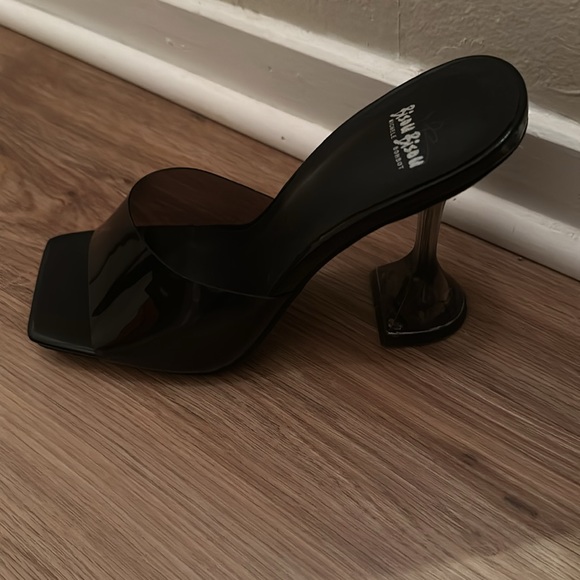 Black heels size 6 - Picture 2 of 4